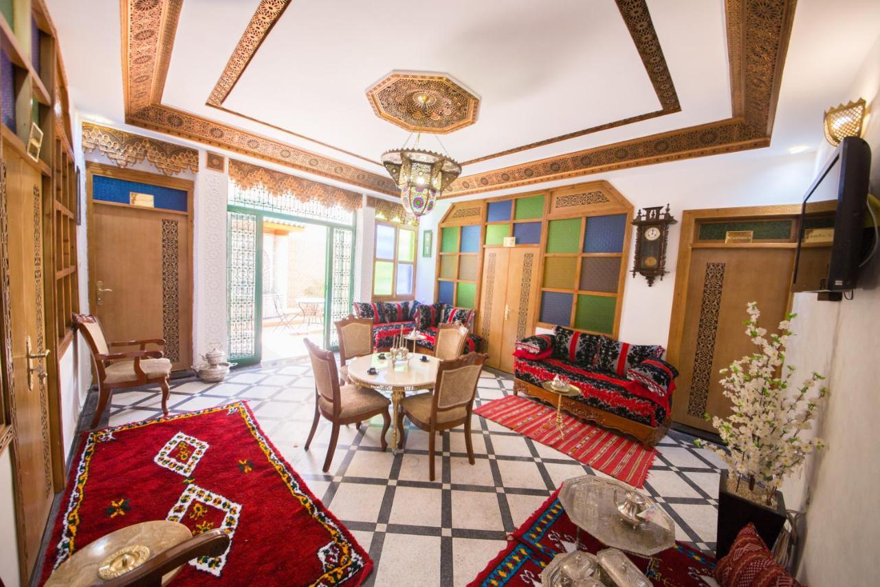 Riad Mahrez Fez Esterno foto